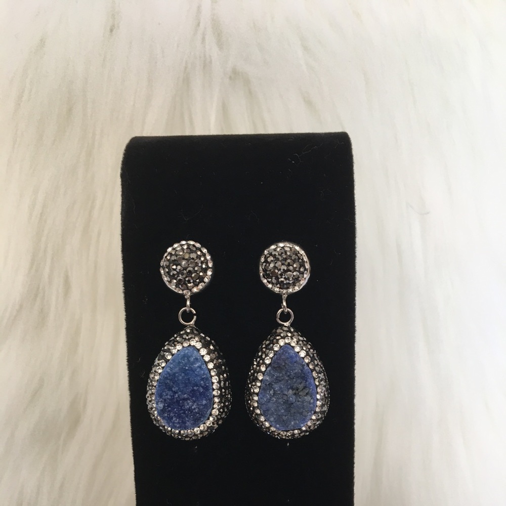 Pavé earrings with blue stone